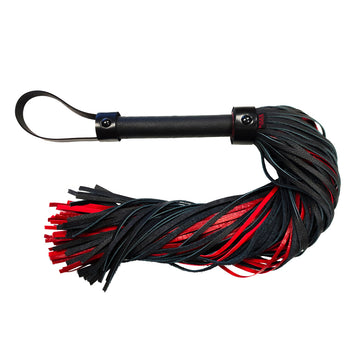 Flogger de piel con estampado de cocodrilo de Rouge Garments